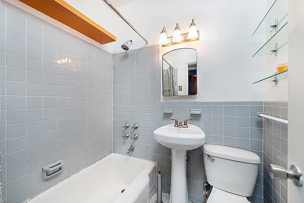 Sold by Century 21 Metropolitan | media 4