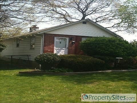 2nd image of 41 Beach St