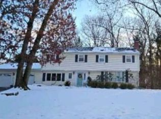 11 Dogwood Ct, Mahwah, NJ 07430