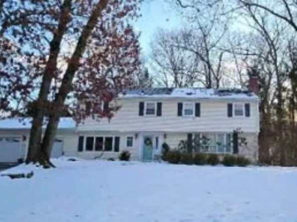 11 Dogwood Ct, Mahwah, NJ 07430