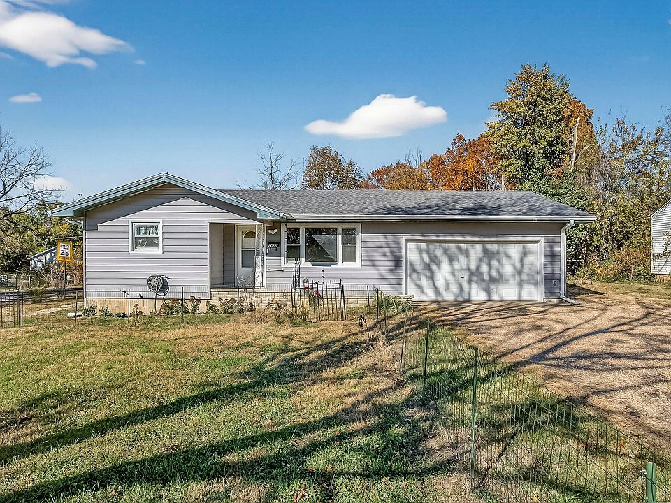 2833 W Grand Street, Springfield, MO 65802 | Zillow