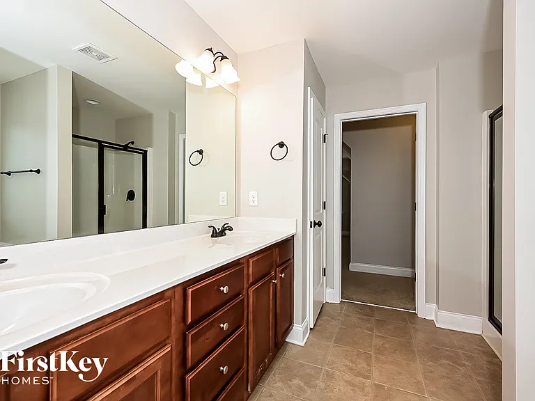 921 Piedmont Dr — Photo 8