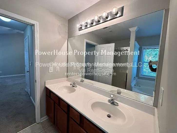 2403 Walnut Tree Ln — Photo 23