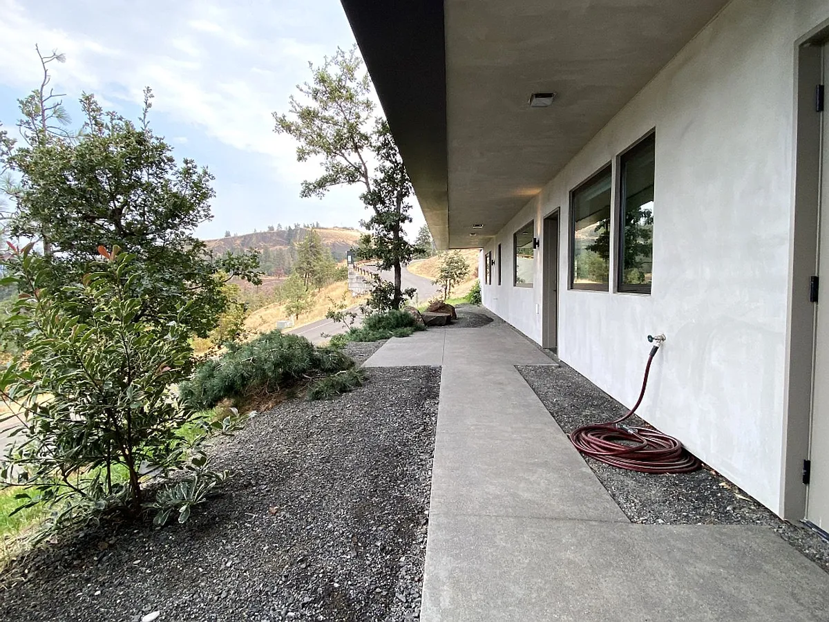 Building Photo - 585 Blanchard Blvd