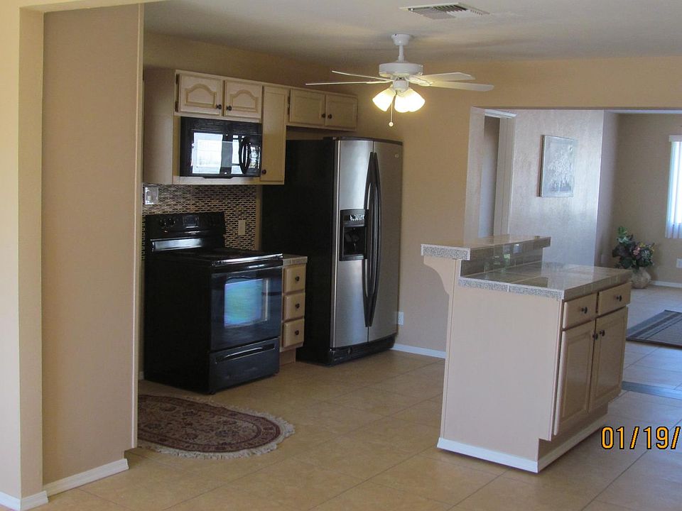 portable island kitchen with built in breakfast bar - newer 