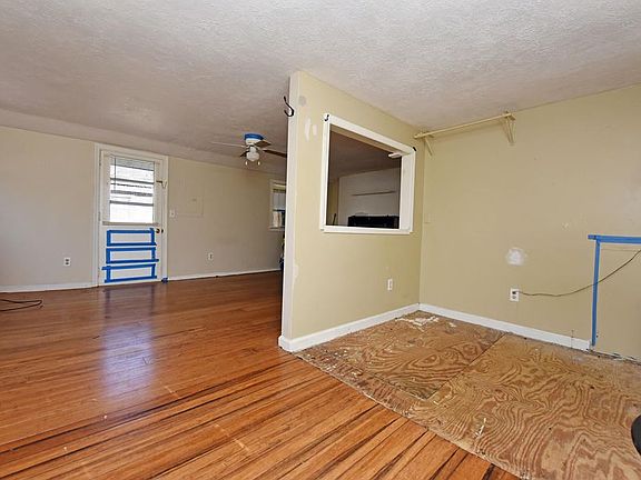 3rd image of 463 Kingtown St