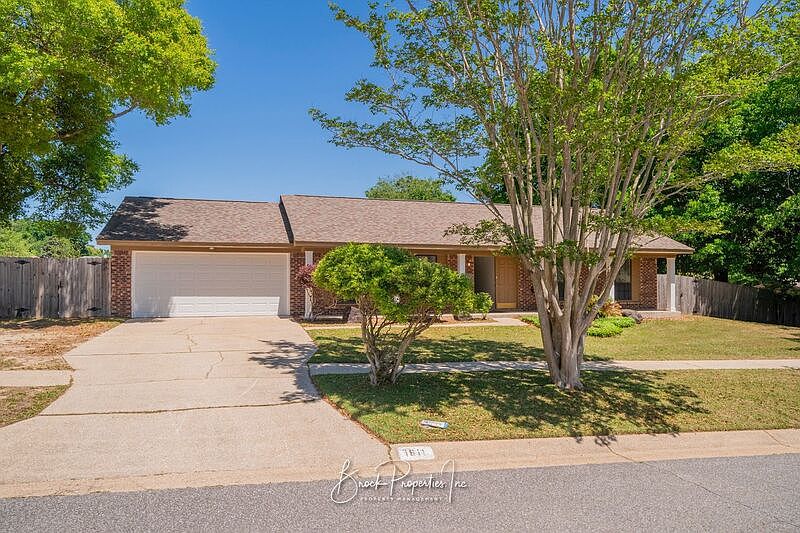 1st image of 7811 Woodpointe Dr