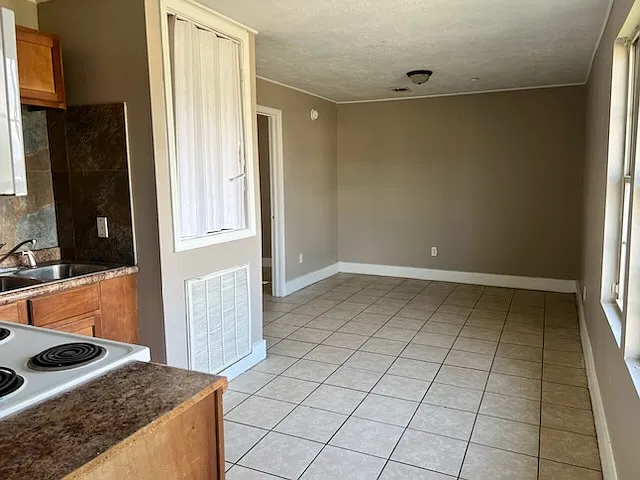 2 bed, 1.5 bath, $875 — Photo 4