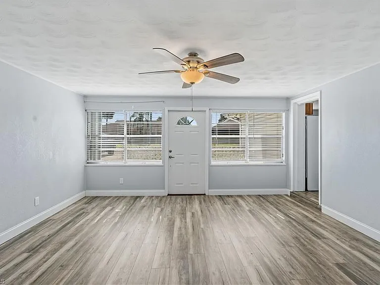 4220 Deleon St — Photo 22