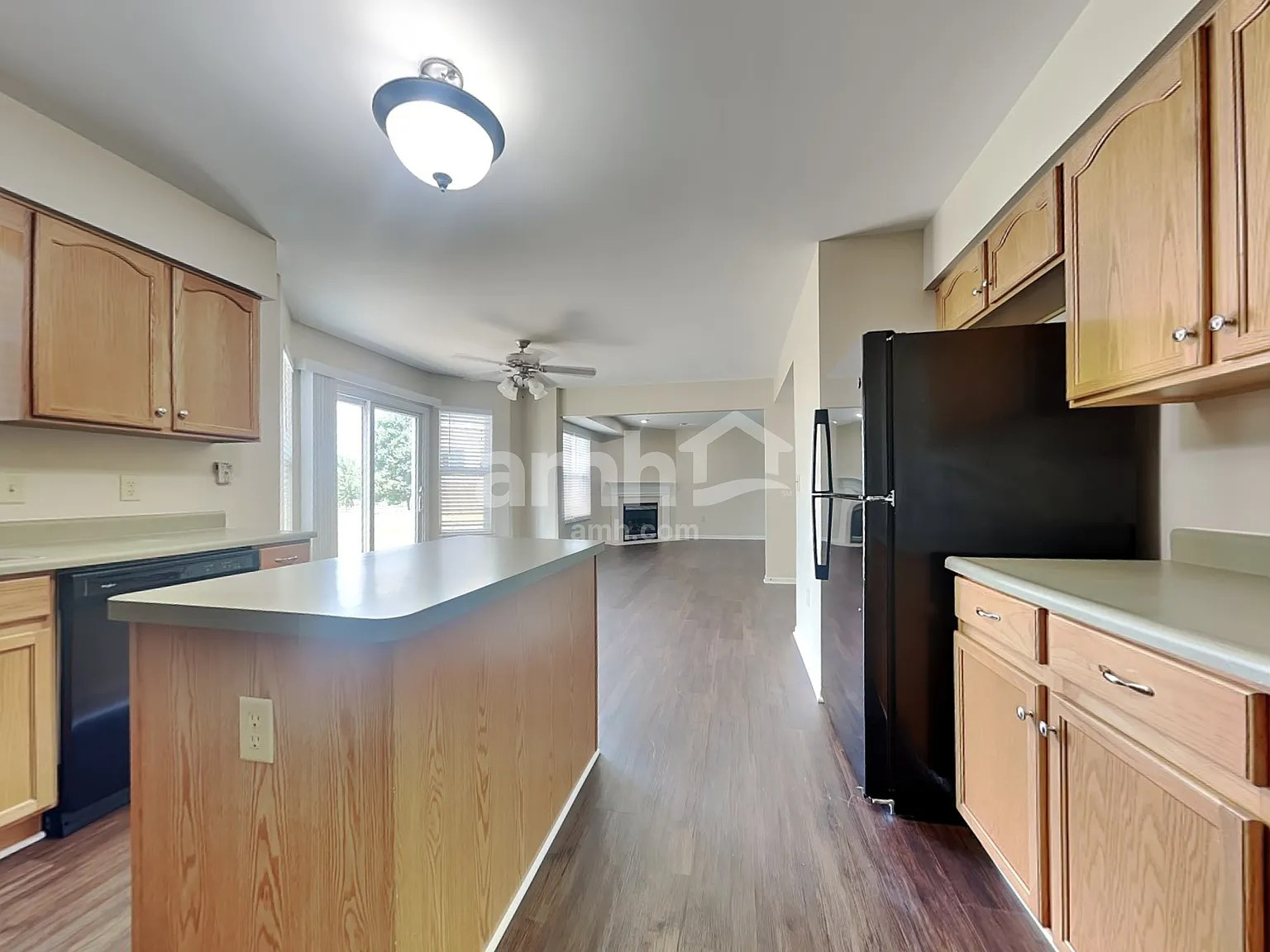 4 bed, 2.5 bath, 2028 sqft, $2,640 — Photo 4
