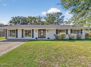 100 Hunter Dr, Ocean Springs, MS 39564