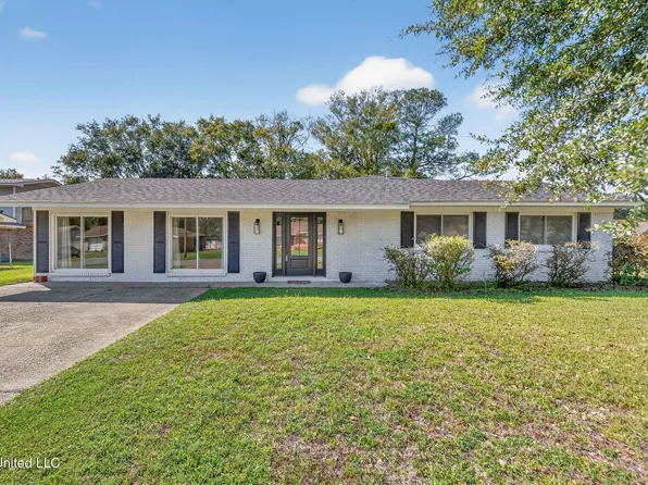 100 Hunter Dr, Ocean Springs, MS 39564