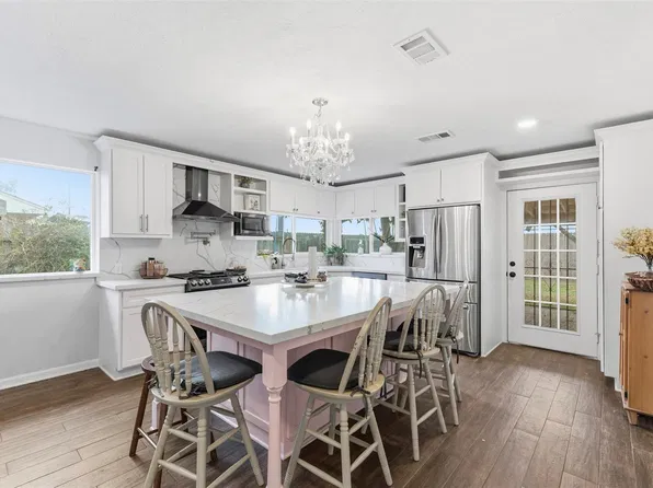 8515 Twisting Vine Ln, Houston, TX 77040