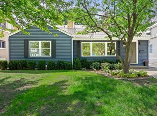 22 N Prospect Ave, Clarendon Hills, IL 60514