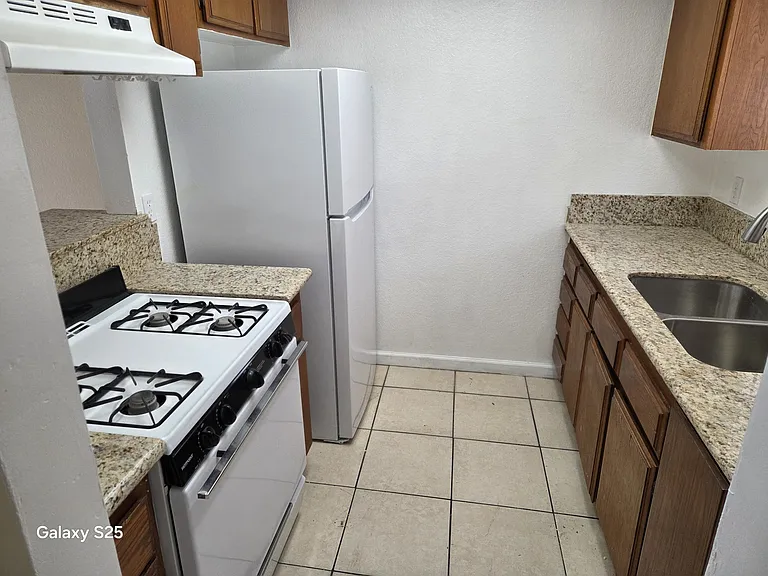 839 Gaviota Ave #F — Photo 6