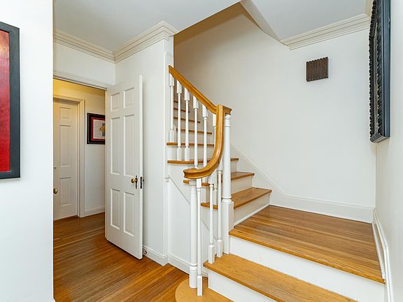 2nd image of 1322 7th St SW