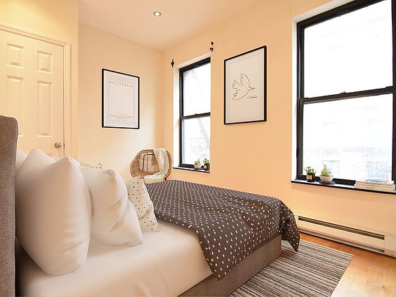 3rd image of 8 W 108th St APT 33A