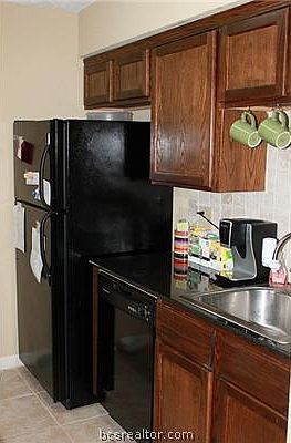 4th image of 904 University Dr #24