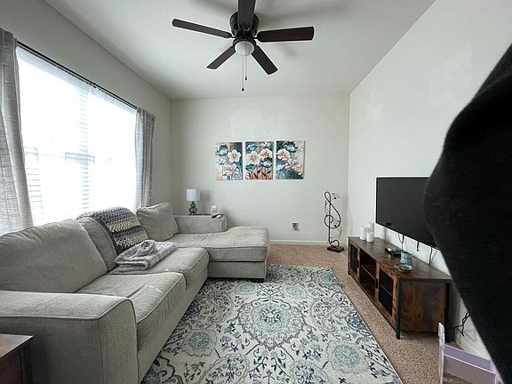 2nd image of 808B Cherry Blossom St