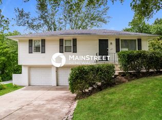 102 N Charlotte St, Sugar Creek, MO 64054