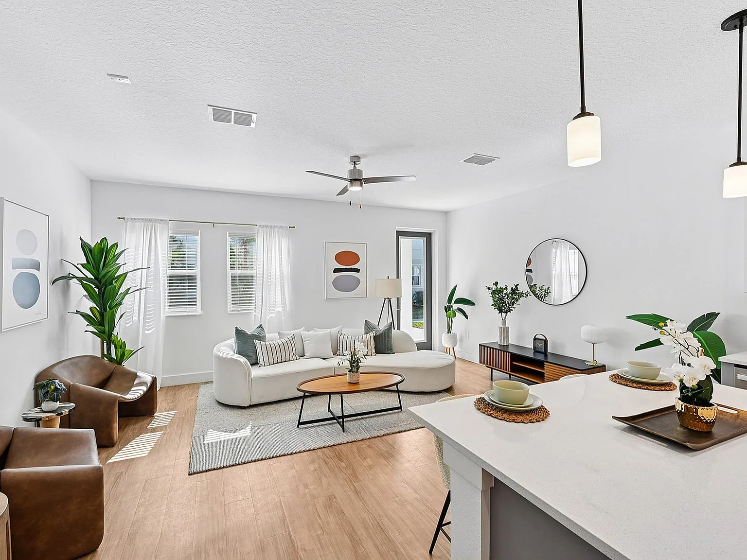 Encanto Isla | Townhomes for Rent — Photo 3