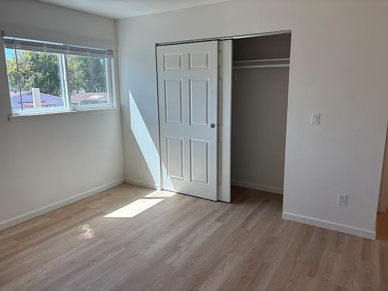 2260 84th Ave #4 — Photo 5