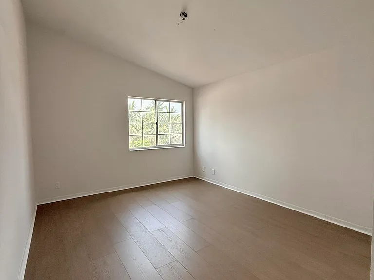 21440 Millbrook Ct — Photo 17