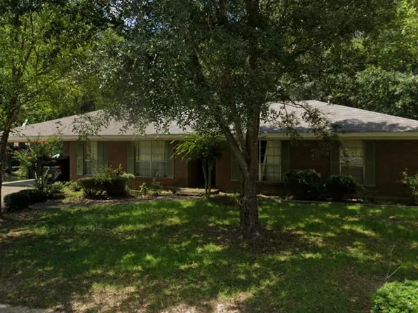15 Clairmont Cir, Laurel, MS 39440
