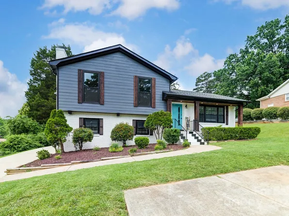 6300 Ashcrest Dr, Charlotte, NC 28217