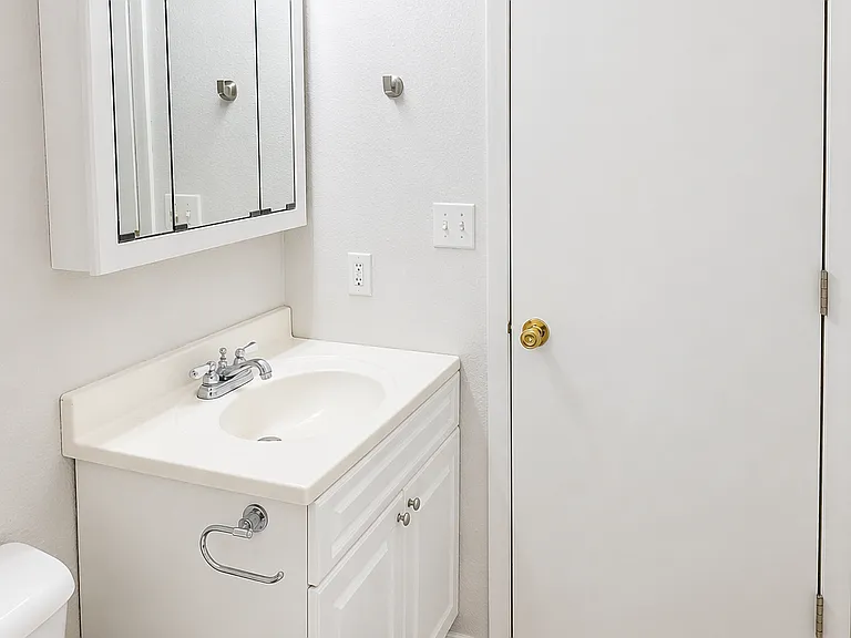 2nd bathroom 2nd floor