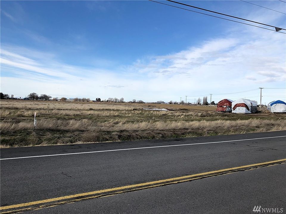 2nd image of 2718 Valley Rd NE