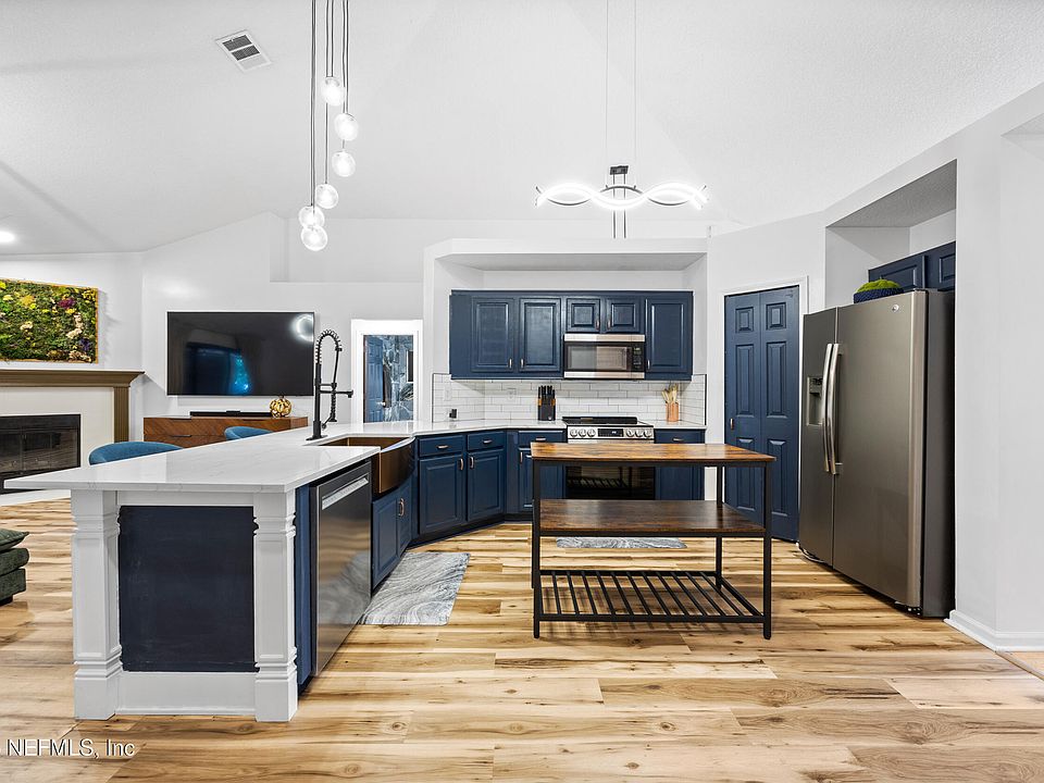 1st image of 308 W BETONY BRANCH Way