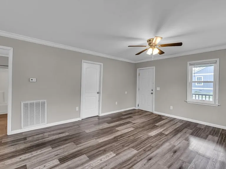 1031 Wilcox Dr — Photo 5