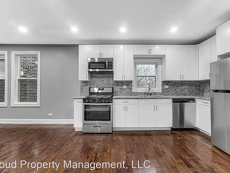 4350 S California Ave #1R — Photo 2