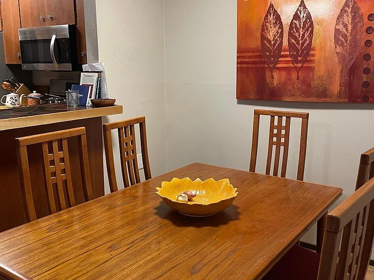 Dining room with seating for 6