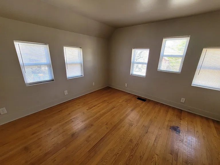 824 Lyon St NE — Photo 14