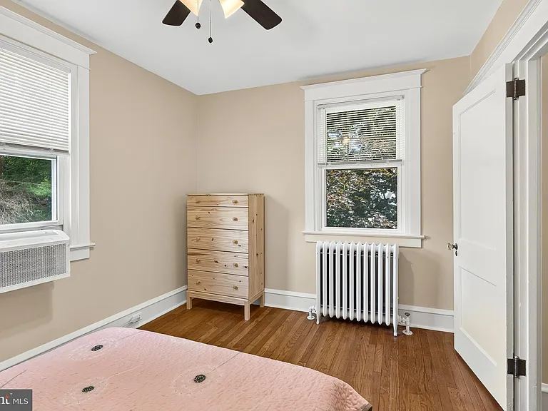 113 S Valley Rd — Photo 26