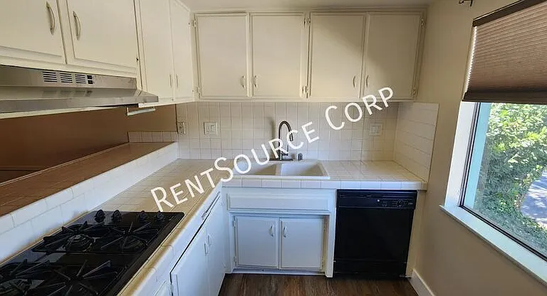708 Santa Barbara Dr #F — Photo 11