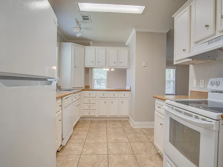 727 Bremen Ave — Photo 12