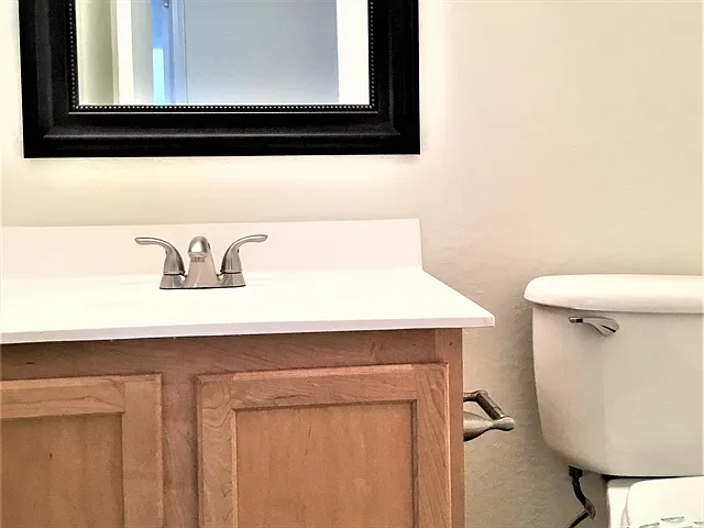 15872 W Adams St — Photo 11