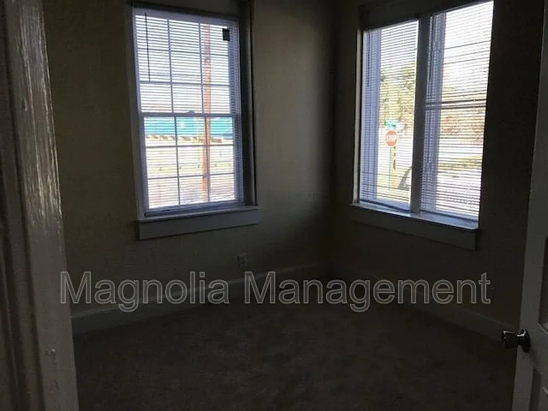 2 bed, 1.0 bath, $725 — Photo 4