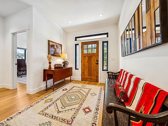 5th image of 220 Edgemont Meadows Road