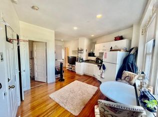 109-111 Charter St #2F, Boston, MA 02113