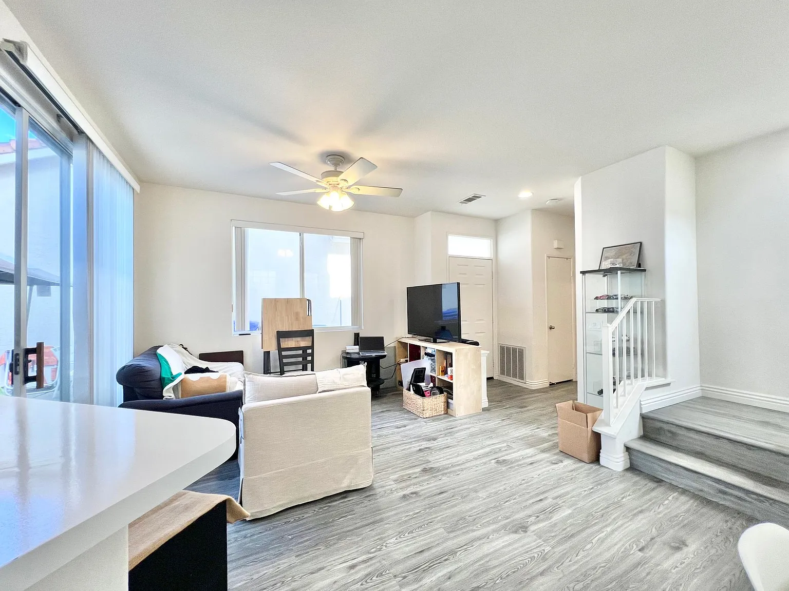 2 bed, 2.5 bath, 1050 sqft, $3,400 — Photo 2