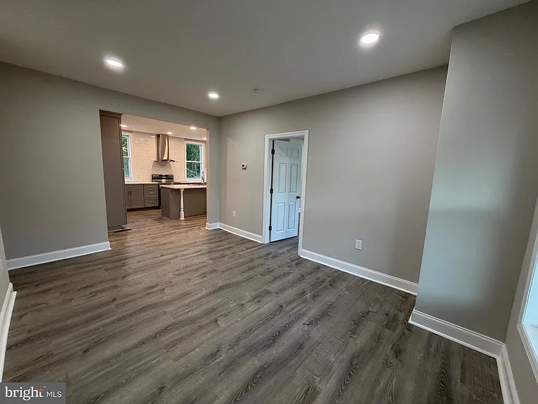 380 W Weymouth Rd — Photo 3