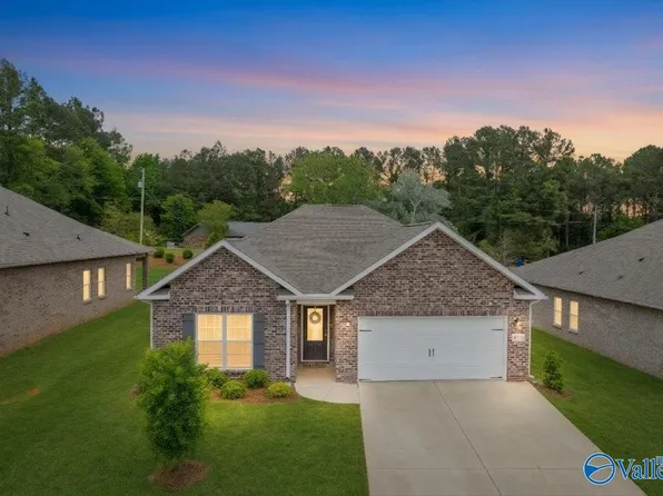 4010 Rockland Cir SE, Owens Cross Roads, AL 35763