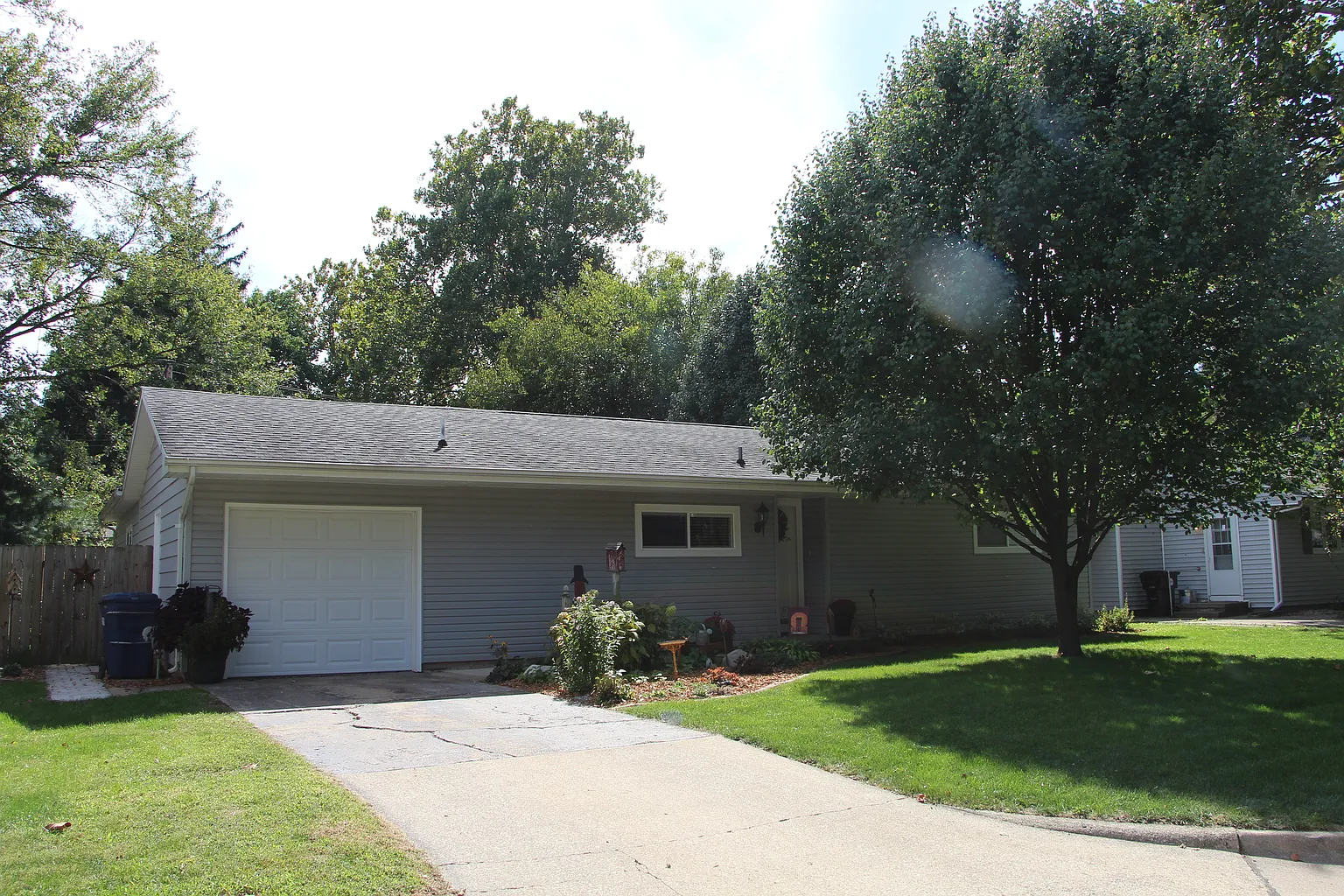 1611 Sangamon Dr photo 1