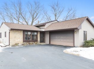 337 N Waverly Ct, Elgin, IL 60120