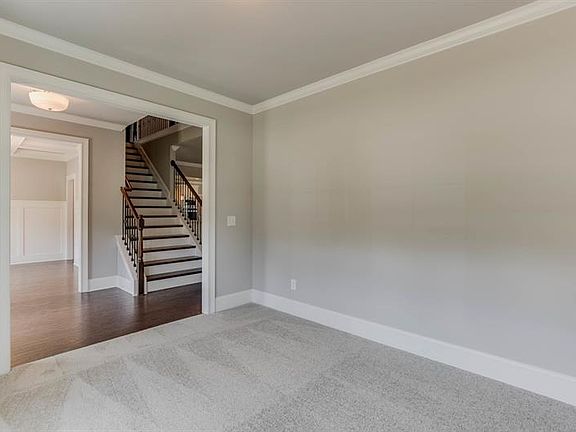 5th image of 693 Lake Crest Dr
