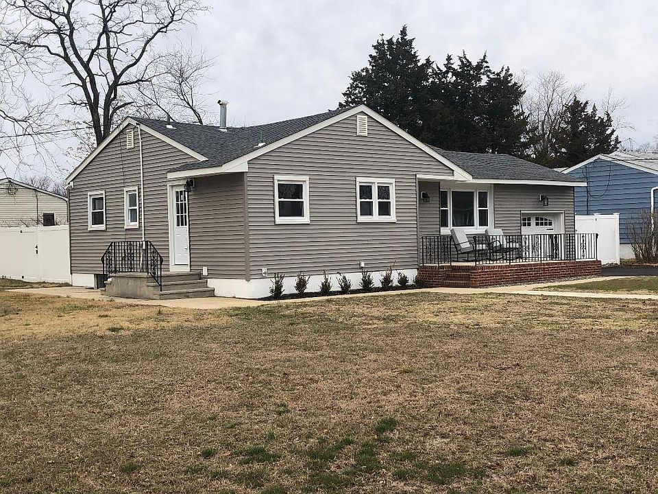 1st image of 144 Beechtree Dr